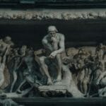 Kamienna płaskorzeźba z mitologicznymi i klasycznymi postaciami