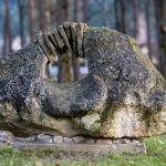 Rzeźba plenerowa na zamówienie w Polsce: na co zwrócić uwagę przed wyborem artysty i motywu
